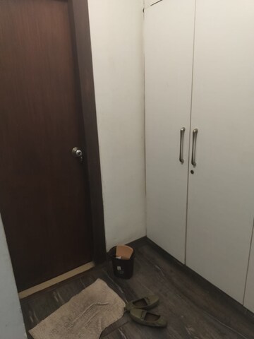 Furnished Amenities in 3.5 BHK Apartment at Sector 77 – for Rent