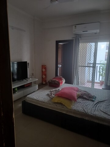 Bedroom in 3.5 BHK Apartment at Sector 77 – for Rent