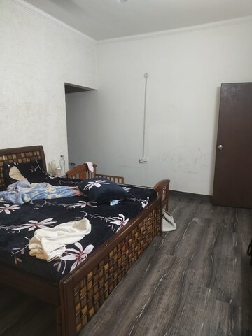 Bedroom in 3.5 BHK Apartment at Sector 77 – for Rent