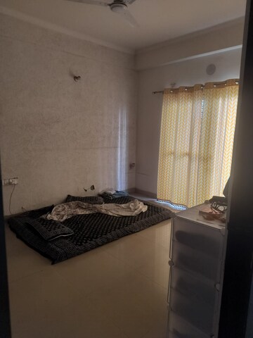 Bedroom in 3.5 BHK Apartment at Sector 77 – for Rent