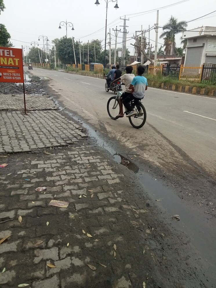  Parking, gohana road Commercial Showroom 105 Sq.Yd. In Gohana Road Panipat 8899293