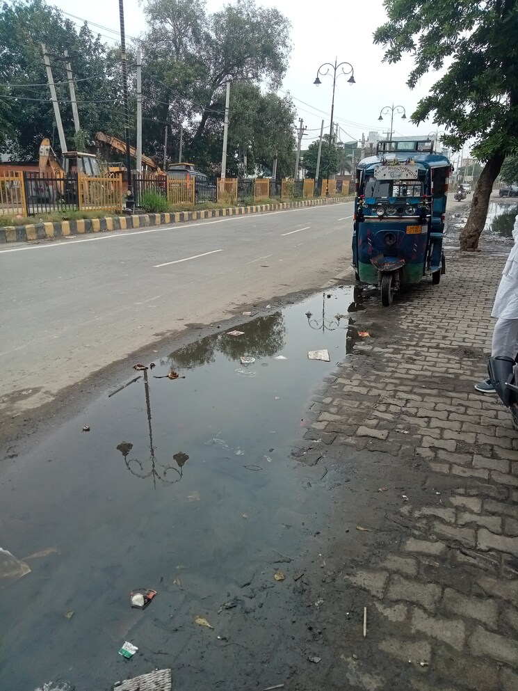  Parking, gohana road Commercial Showroom 105 Sq.Yd. In Gohana Road Panipat 8899293