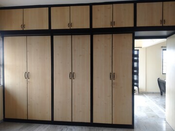 Room in 3 BHK Apartment at Parley Point – for Rent