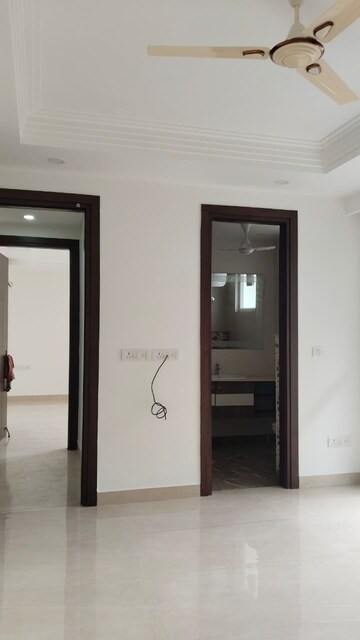 Room in 3 BHK Builder Floor at Sector 23a Yamuna Expressway – for Rent