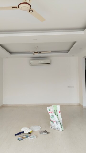 Furnished Amenities in 3 BHK Builder Floor at Sector 23a Yamuna Expressway – for Rent