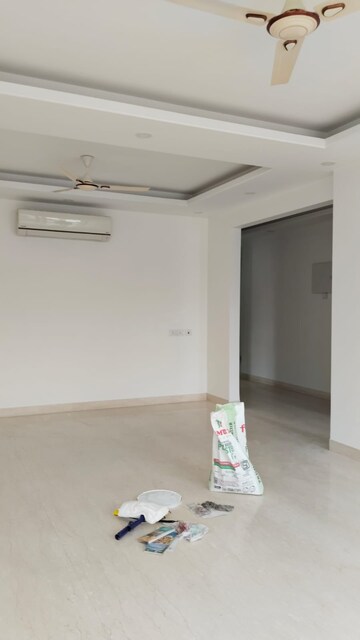 Room in 3 BHK Builder Floor at Sector 23a Yamuna Expressway – for Rent