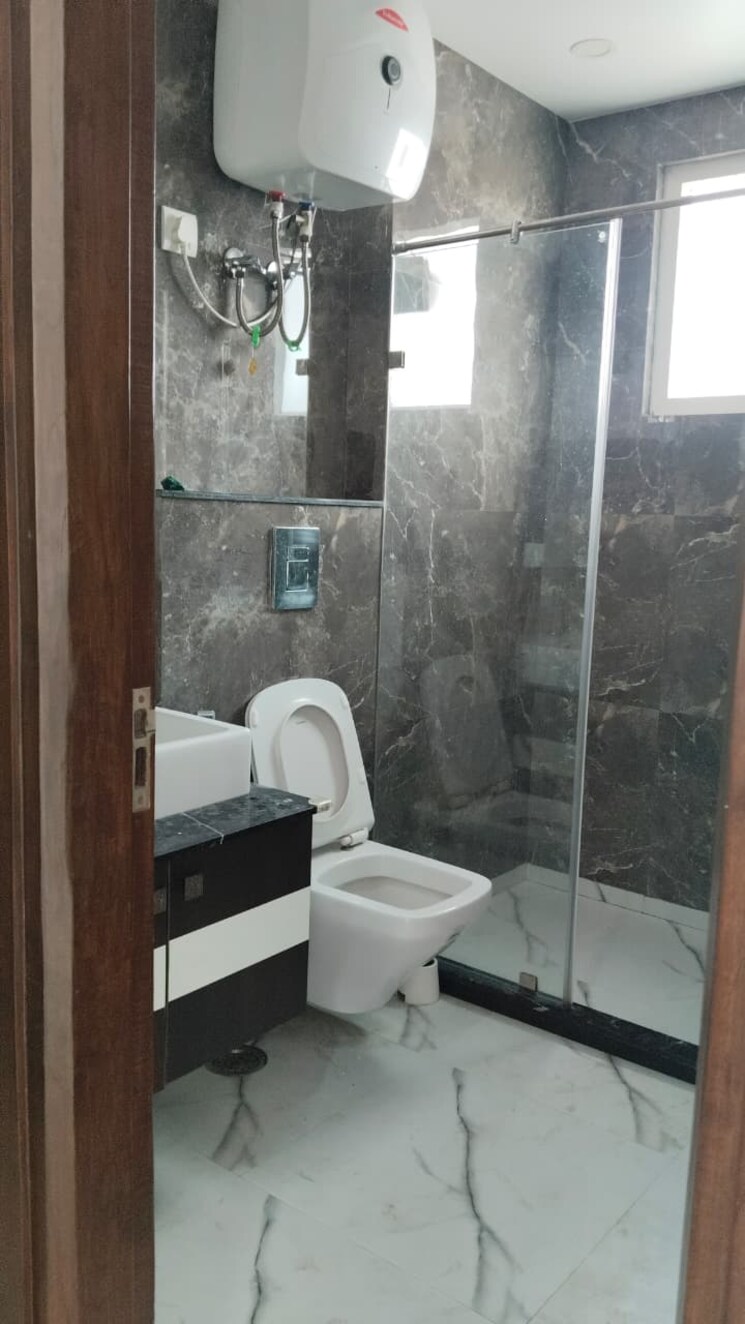 Bathroom, sector 23a yamuna expressway 3 Bedroom 1200 Sq.Ft. Builder Floor In Sector 23a Yamuna Expressway Greater Noida 8899290