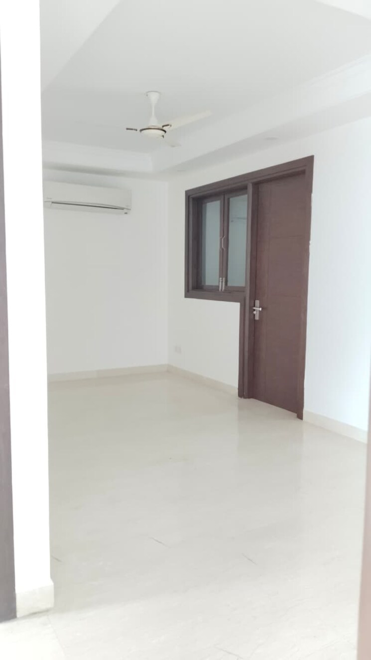 Room, sector 23a yamuna expressway 3 Bedroom 1200 Sq.Ft. Builder Floor In Sector 23a Yamuna Expressway Greater Noida 8899290