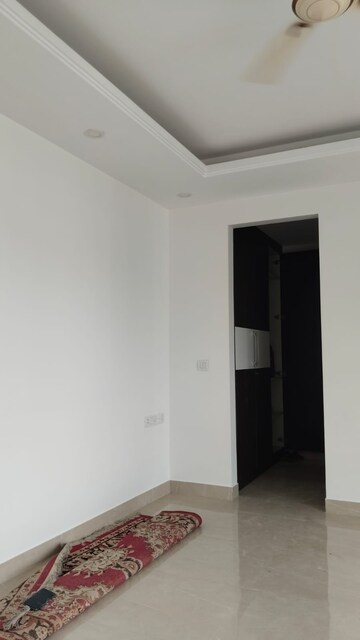 Room in 3 BHK Builder Floor at Sector 23a Yamuna Expressway – for Rent