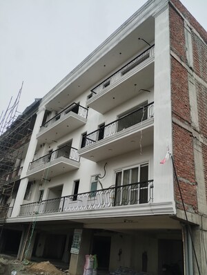 Staircase in 3 BHK Builder Floor at Amolik Aster Woods, Sector 98 – for Sale