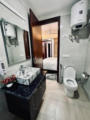 Master Bedroom in 4 BHK Builder Floor at Laxmi Nagar – for Rent