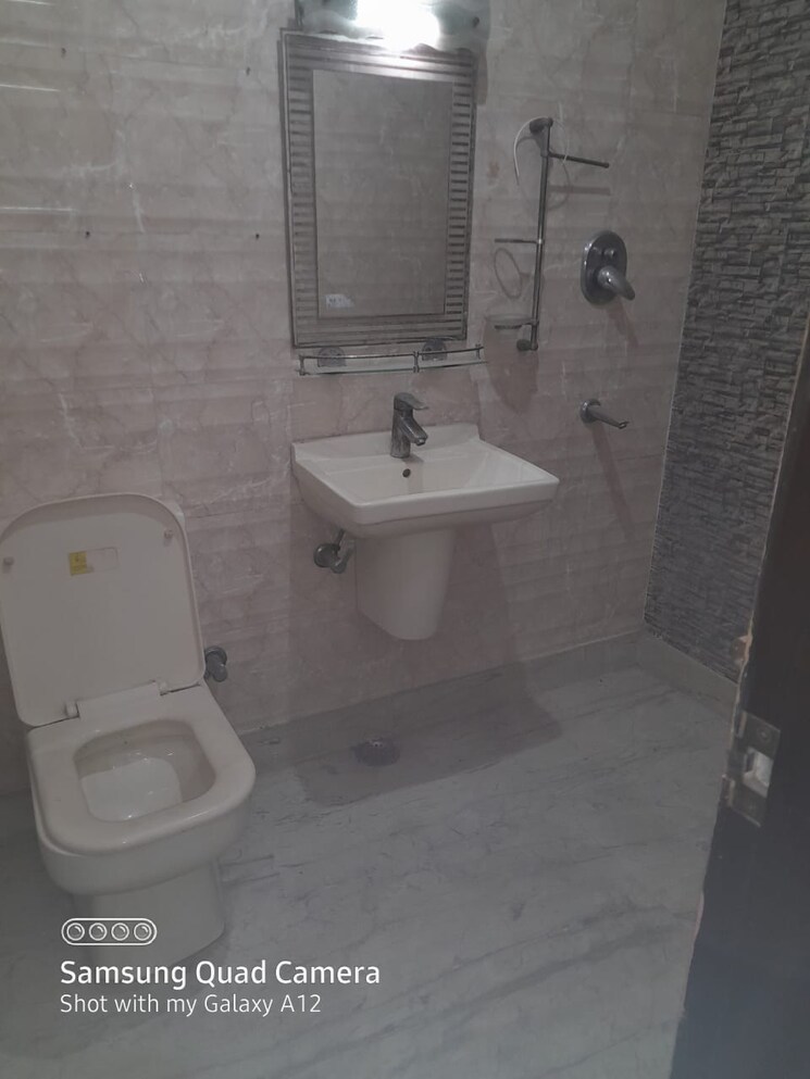 Bathroom, malviya nagar 2 Bedroom 1000 Sq.Ft. Builder Floor In Malviya Nagar Delhi 8899388