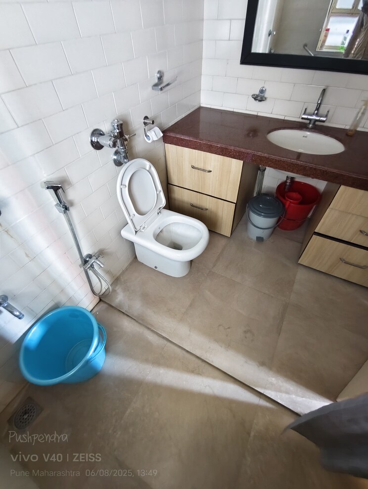 Bathroom, shirine-garden-co-operative-housing-society-ltd 3 Bedroom 1600 Sq.Ft. Apartment In Aundh Pune 8899397