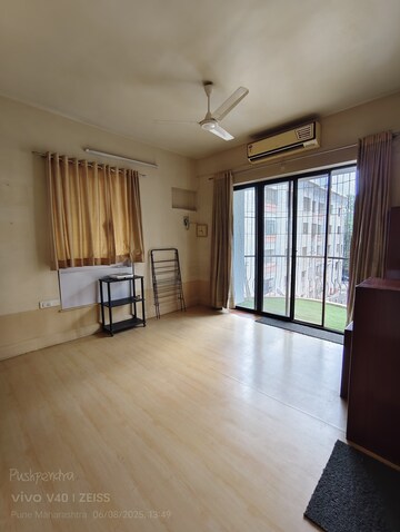 Room in 3 BHK Apartment at Shirine Garden Co Operative Housing Society Ltd, Aundh – for Rent