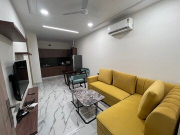 Living Room in 1.5 BHK Builder Floor at Experion One 42, Sector 42 – for Rent