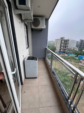 Balcony in 1.5 BHK Builder Floor at Experion One 42, Sector 42 – for Rent
