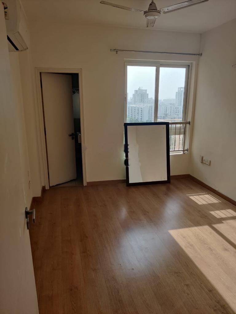 3 BHK 1745 Sq.Ft. Apartment in DLF Regal Gardens