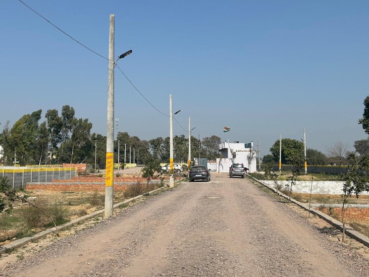 Exterior View, sector 17b yamuna expressway  100 Sq.Yd. Plot In Sector 17b Yamuna Expressway Greater Noida 8899411