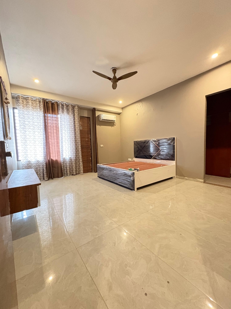 4 BHK Builder Floor For Rent in Sector 52