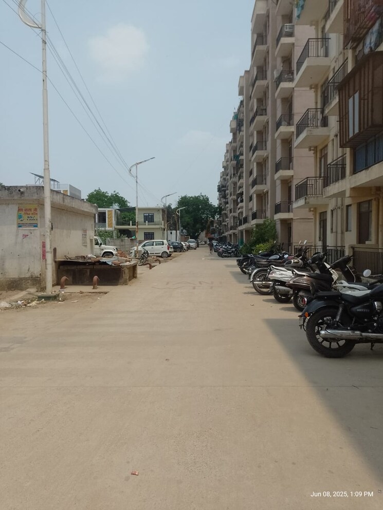  Parking, omaxe-gh6-ews-and-lig 1 RK 299 Sq.Ft. Apartment In Sarsawan Lucknow 8899428