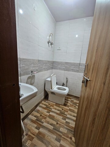 Attached Bathroom in 1 BHK Builder Floor at Saket – for Rent