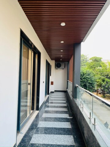 Building Lobby in 3 BHK Builder Floor at Sector 27 – for Rent