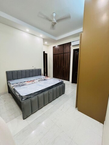 Bedroom in 3 BHK Builder Floor at Sector 43 – for Rent