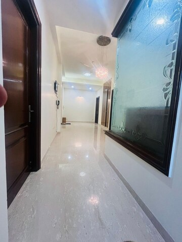 Building Lobby in 3 BHK Builder Floor at Sector 43 – for Rent