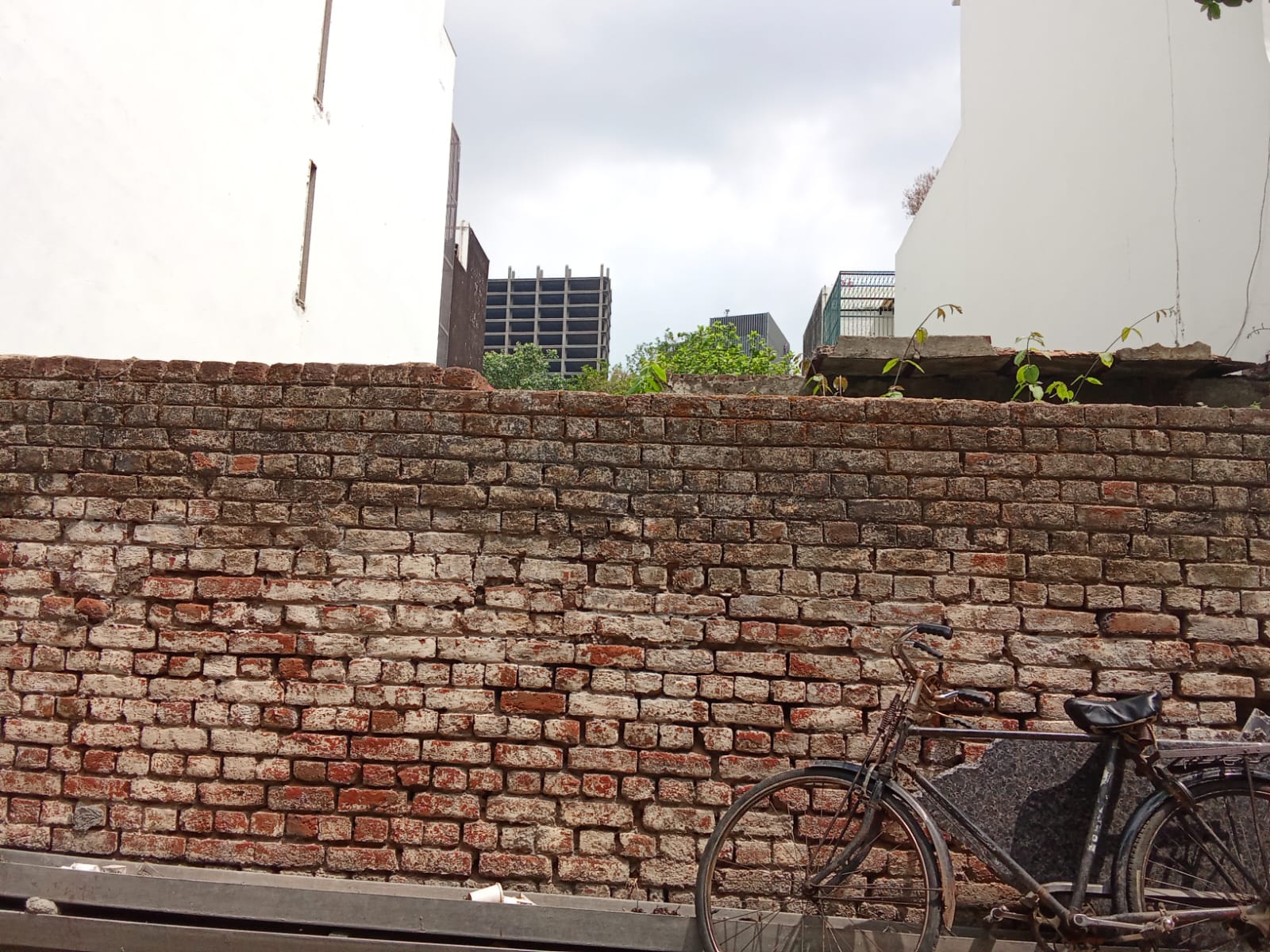 Plot For Sale in Dlf Ankur Vihar