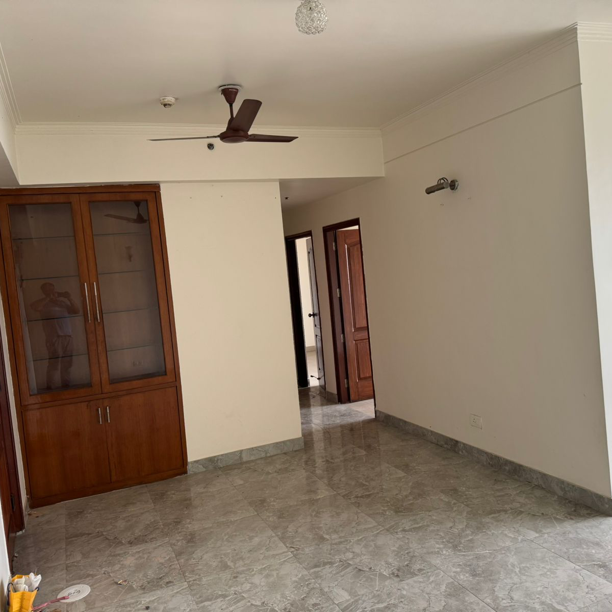 3 BHK + Servant Room Apartment For Rent in Mahagun Mansion I and II