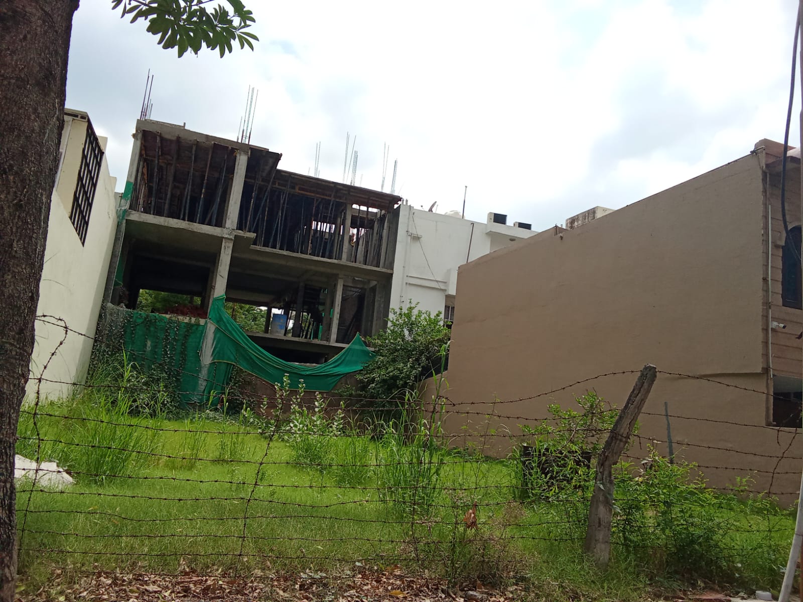 Plot For Sale in Dlf Ankur Vihar