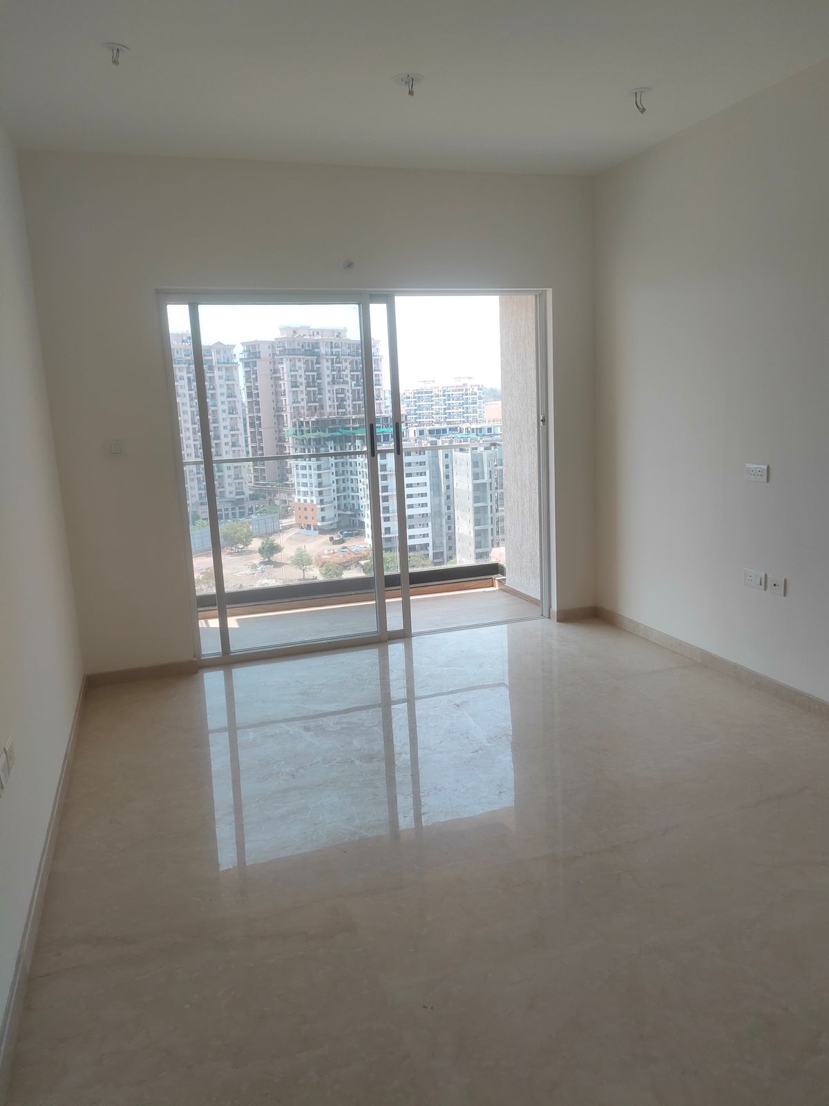 2 BHK Apartment For Rent in Malad East And Associates