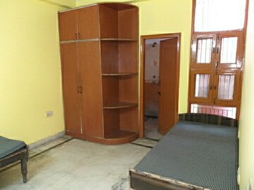 Room in  Pg at Gyan Khand ii – for Rent