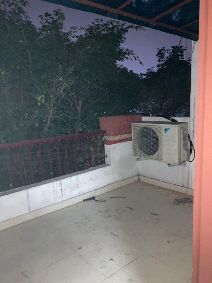 Balcony, sector 31 2 Bedroom 120 Sq.Yd. Builder Floor In Sector 31 Gurgaon 8899678