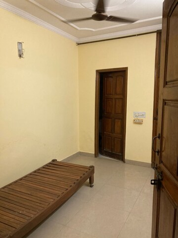 Room in 2 BHK Builder Floor at Sector 31 – for Rent
