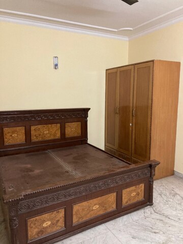 Bedroom in 2 BHK Builder Floor at Sector 31 – for Rent