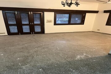 Room in 3 BHK Independent House at Sector 21 – for Rent