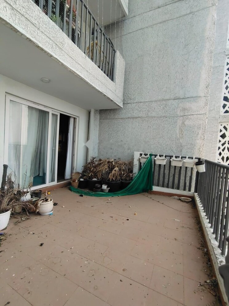  Parking, emaar-palm-hills 3 Bedroom 1976 Sq.Ft. Apartment In Sector 77 Gurgaon 8899669