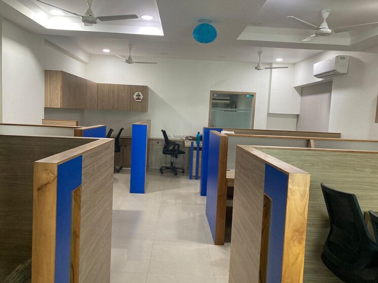 Team Area, goyal-pinnacle-business-park Commercial Office Space 1000 Sq.Ft. In Prahlad Nagar Ahmedabad 8899679
