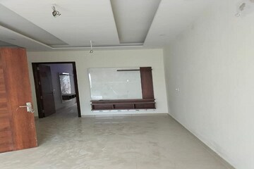Room in 3 BHK Independent House at Sector 21 – for Rent