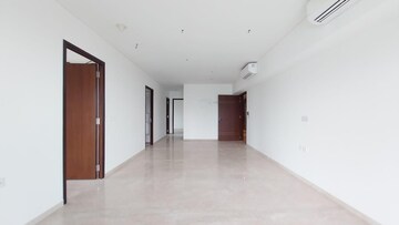 Room in 3 BHK Apartment at Lokhandwala Minerva Mahalaxmi, Mahalaxmi – for Rent