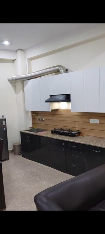 Kitchen in 2 BHK Builder Floor at Sector 33 – for Rent