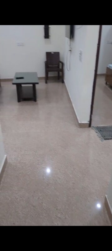 Room in 2 BHK Builder Floor at Sector 33 – for Rent
