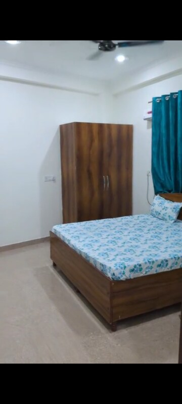 Bedroom in 2 BHK Builder Floor at Sector 33 – for Rent