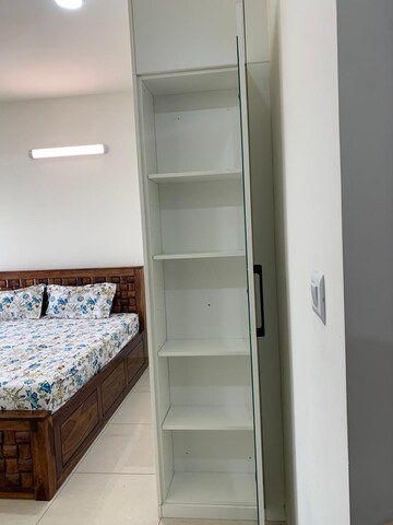 Room in 2 BHK Apartment at Sobha Lake Garden, Kr Puram – for Rent