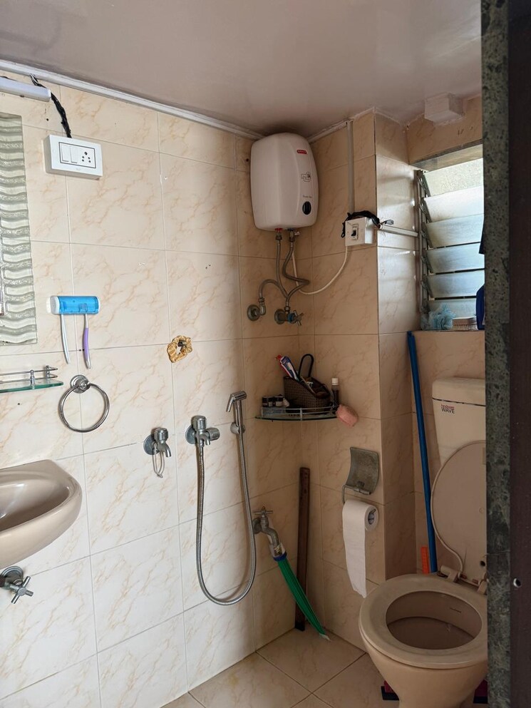 Bathroom, sagar-sangeet-chs-colaba 2 Bedroom 963 Sq.Ft. Apartment In Colaba Mumbai 8899752