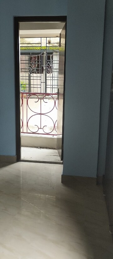 Room in 4 BHK Apartment at Dhakuria – for Sale