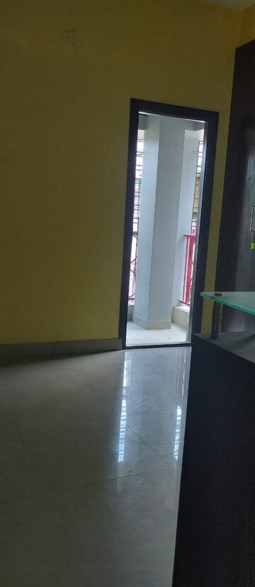 Room in 4 BHK Apartment at Dhakuria – for Sale