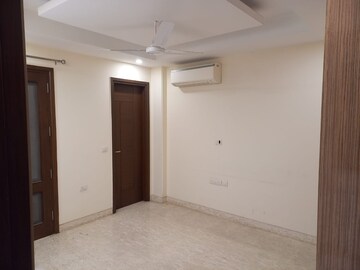 Room in 3 BHK Builder Floor at Safdarjung Enclave – for Rent