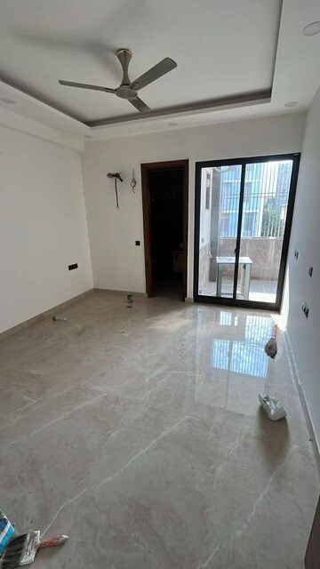 Room in 4 BHK Apartment at Smart World The Edition, Sector 66 – for Sale